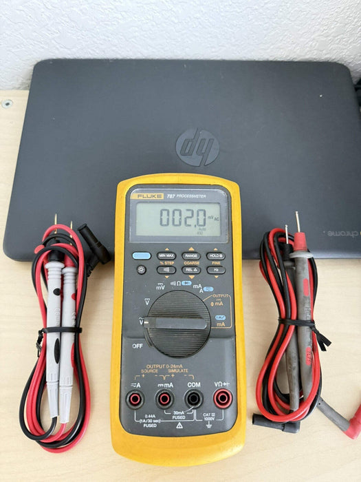 FLUKE 787 PROCESSMETER W/LEADS (SHIPS FAST) FREE SHIPPING (TESTED)
