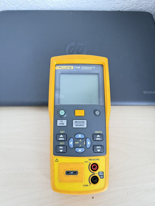 FLUKE 714B THERMOCOUPLE TEMPERATURE CALIBRATOR (PARTS ONLY) DOESNT WORK