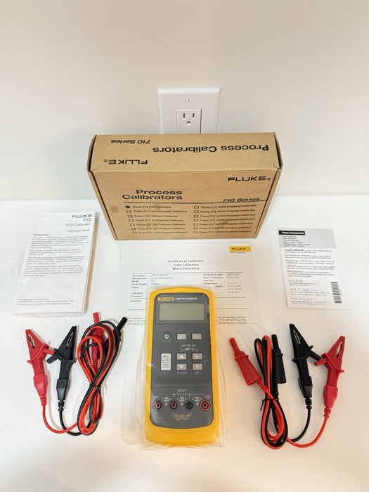 FLUKE 712 RTD CALIBRATOR (NEW FACTORY SEALED) SHIPS FAST - FREE SHIPPING (RARE)