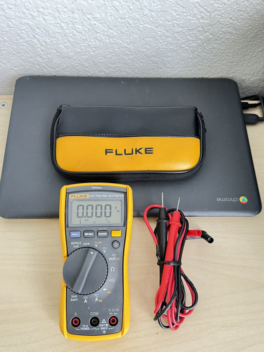 Fluke 117 Real RMS Digital Multimeter W/ Intergrated Voltage Detection & Bag
