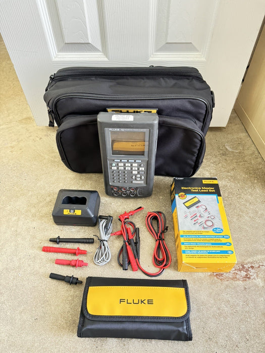 Fluke 702 Documenting Process Calibrator W / NEW TLK287 LEADS & BC7217 CHARGER