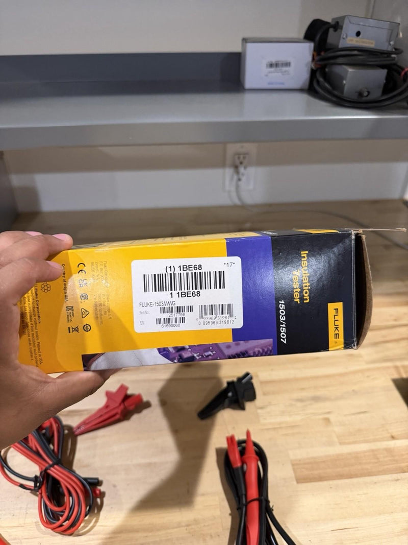 FLUKE 1503 INSULATION TESTER WITH ACCESSORIES