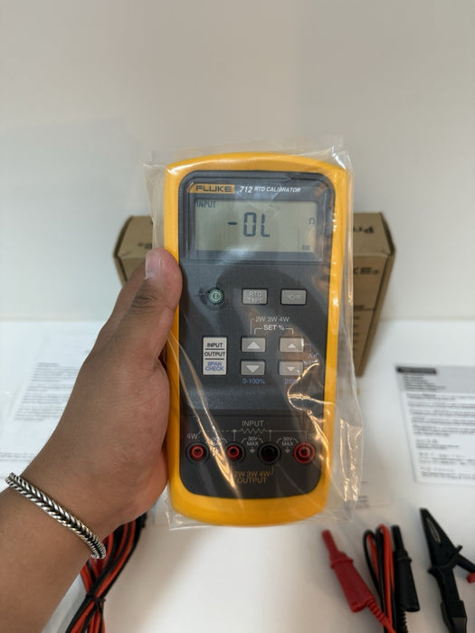 FLUKE 712 RTD CALIBRATOR (NEW FACTORY SEALED) SHIPS FAST - FREE SHIPPING (RARE)