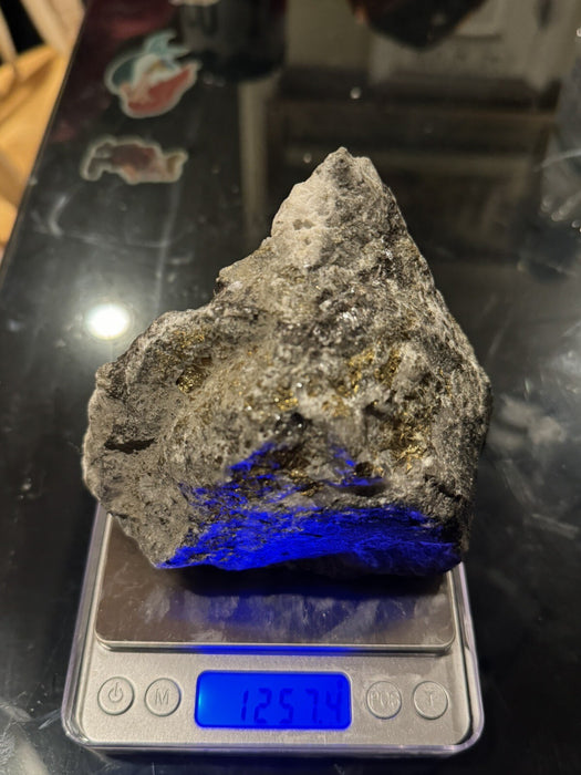 Natural black rock with gold / Weighs : 2 + Pounds