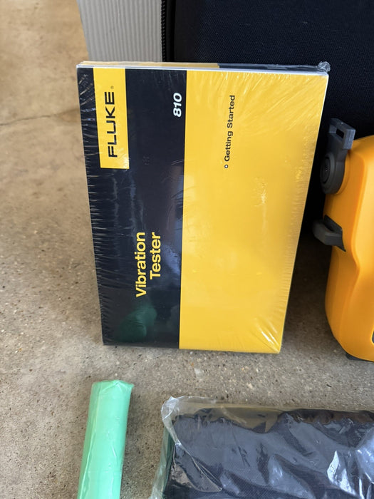 FLUKE 810 VIBRATION TESTER W /TACHOMETER & TRIAXIAL ACCELEROMETER/FREE SHIPPING