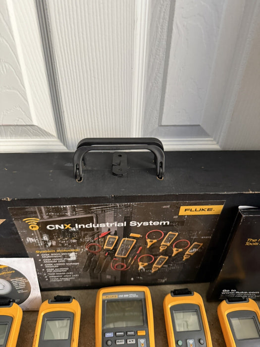Fluke 3000 FC IND Wireless True-RMS Digital Multimeter Industrial Kit