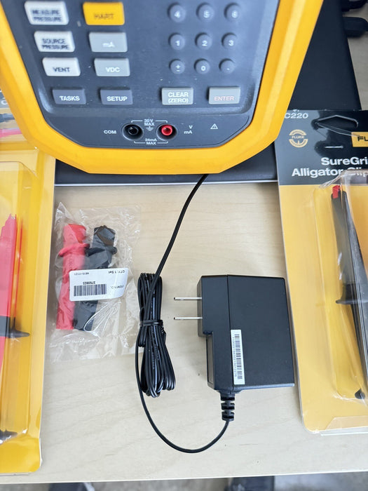 FLUKE 729 AUTOMATIC PRESSURE CALIBRATOR W/ NEW LEADS AND CASE (SHIPS NEXT DAY)