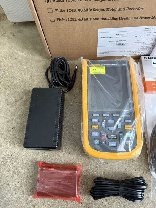 FLUKE 123B/NA INDUSTRIAL SCOPEMETER 20MHZ (NEW FACTORY SEALED)SHIPS FAST MFD2024