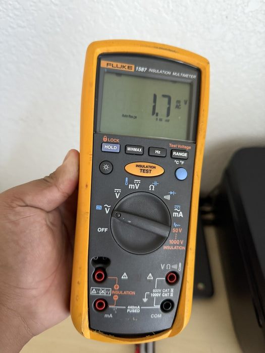 FLUKE 1587 INSULATION TESTER W / LEADS (PARTS ONLY) DOESN’T WORK