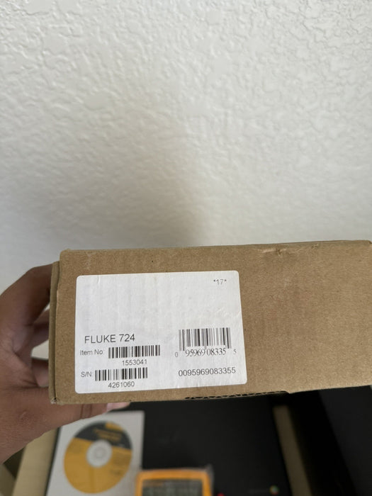 FLUKE 724 TEMPERATURE CALIBRATOR / NEW SEALED - FREE SHIPPING