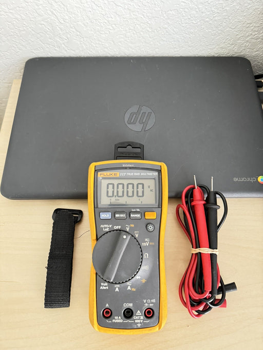 Fluke 117 True RMS Digital Multimeter with Integrated Voltage Detection W/LEADS