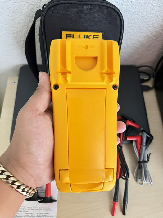 Fluke 179/EDA2 True RMS Digital Multimeter & Accessory Combo Kit