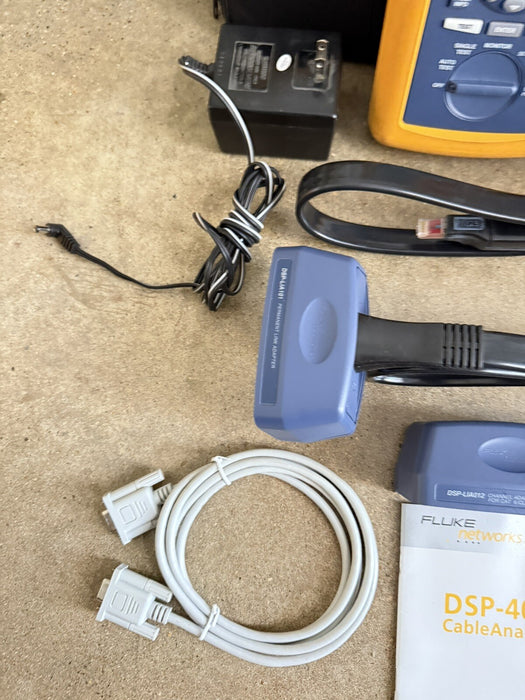 FLUKE NETWORKS DSP4300 DSP-4300 CABLE ANALYZER KIT W/ ACCESSORIES (TESTED)