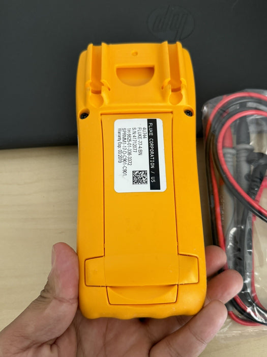 FLUKE 77-IV MULTIMETER W / LEAD SET & SCREEN PROTECTOR - FREE SHIPPING (TESTED)