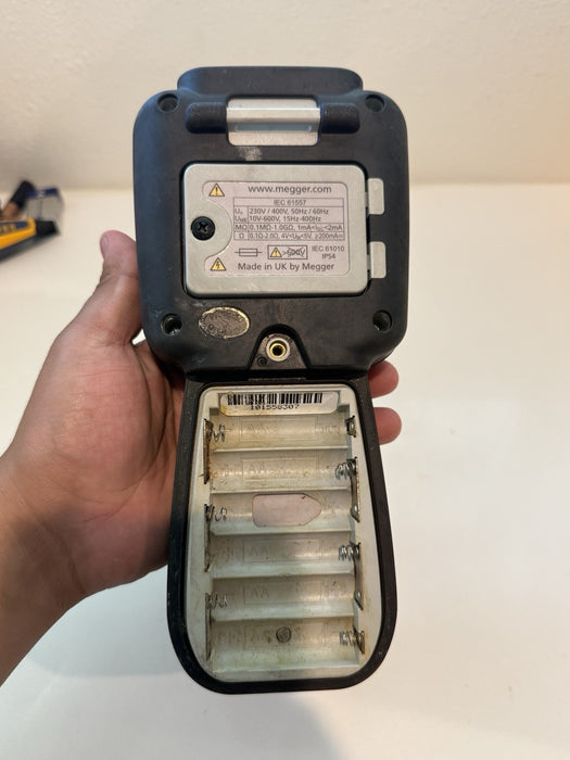 MEGGER MIT400/2 INSULATION & CONTINUITY TESTER W/ LEADS (PARTS ONLY) FOR PARTS