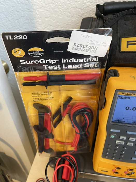 Fluke 754 Documenting Process Calibrator with HART Communication W/ NÉW TL220