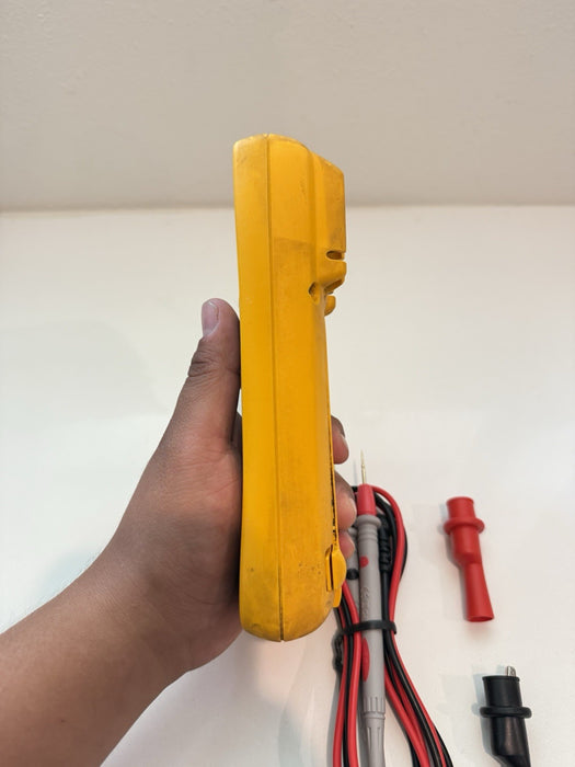 FLUKE 179 TRUE RMS MULTIMETER W/LEADS & CLIPS - SHIPS FAST