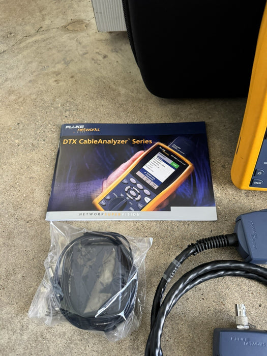 Fluke Network DTX-1800 Cable Analyzer KIT W / ACCESSORIES & BAG - SHIPS FAST