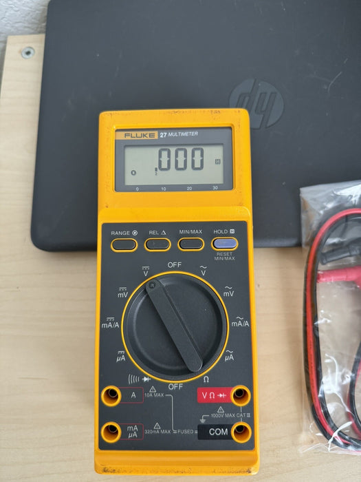 FLUKE 27 MULTIMETER W/ LEADS /TESTED - SHIPS FAST