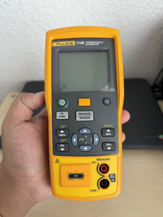FLUKE 714B THERMOCOUPLE TEMPERATURE CALIBRATOR (PARTS ONLY) DOESNT WORK