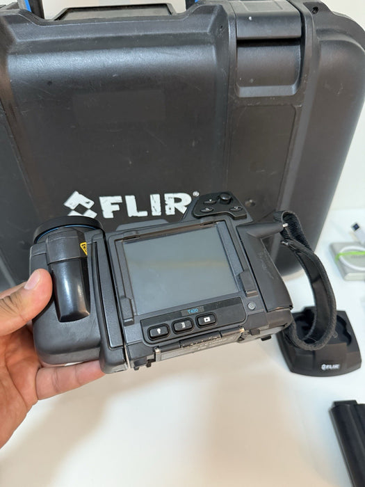 FLIR T420 THERMAL IMAGING CAMERA W/ CHARGER & BATTERIES - FREE SHIPPING (TESTED)