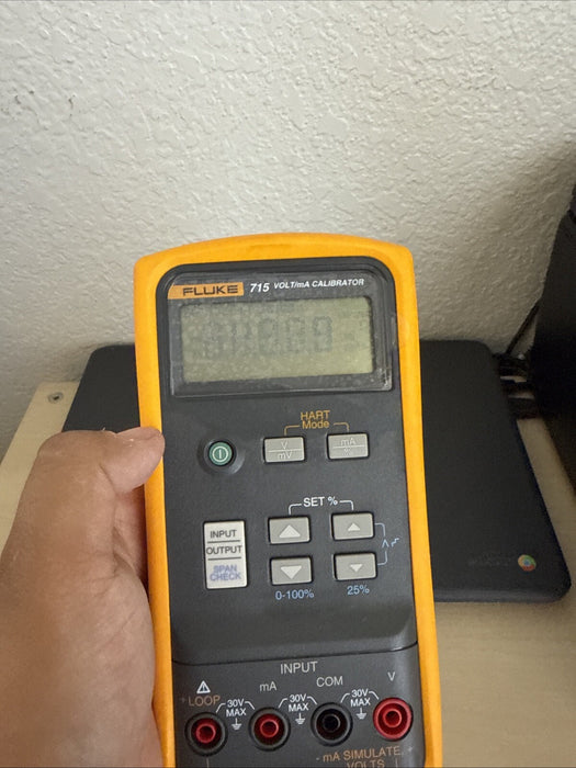 FLUKE 715 VOLT/mA CALIBRATOR W/ACCESSORIES (TESTED) - FREE SHIPPING