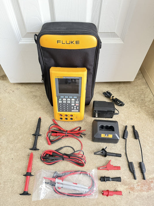 FLUKE 744 DOCUMENTING PROCESS CALIBRATOR W/ LEADS & CHARGER - SHIPS FAST