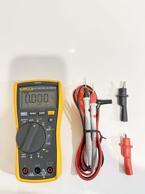 FLUKE 117 TRUE RMS MULTIMETER W/LEADS & CLIPS (TESTED) SHIPS FAST
