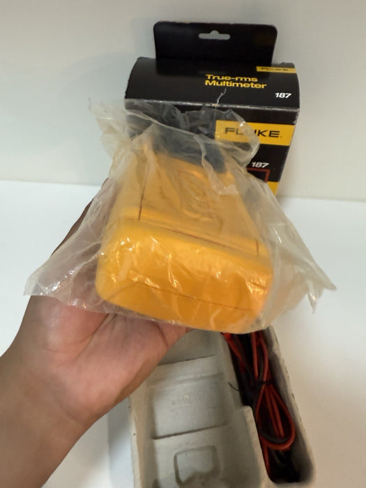 FLUKE 187 TRUE RMS MULTIMETER W/ LEADS (NEW FACTORY SEALED) FREE SHIPPING
