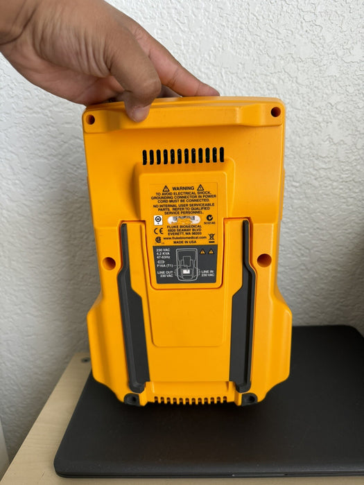 FLUKE ESA615 EU 230V ELECTRICAL SAFETY ANALYZER W/ ACCESSORIES - FREE SHIPPING