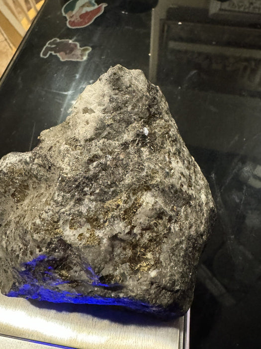 Natural black rock with gold / Weighs : 2 + Pounds