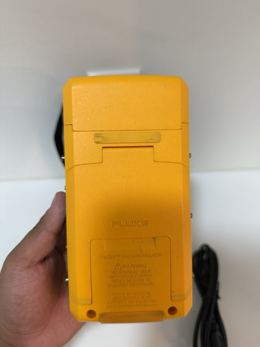 FLUKE PROSIM 4 VITAL SIGNS & ECG SIMULATOR W/ BAG & CHARGER (TESTED) SHIPS FREE