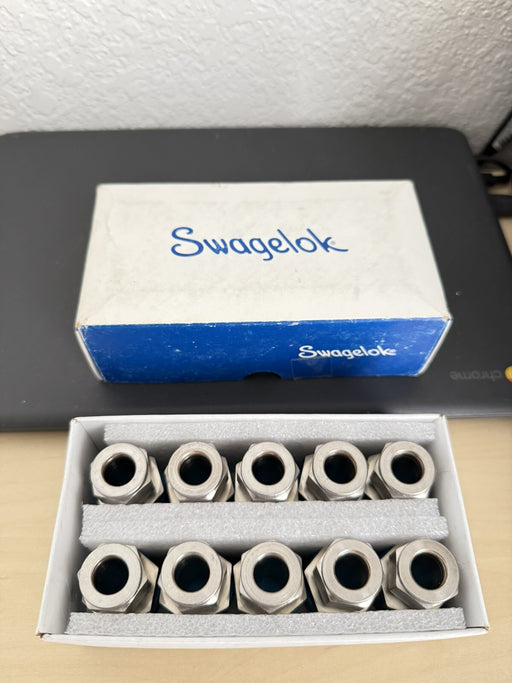 (1) SWAGELOK SS-810-1-12BT SS TUBE FITTING, 1/2" TUBE OD x 3/4" MALE NPT, NIB