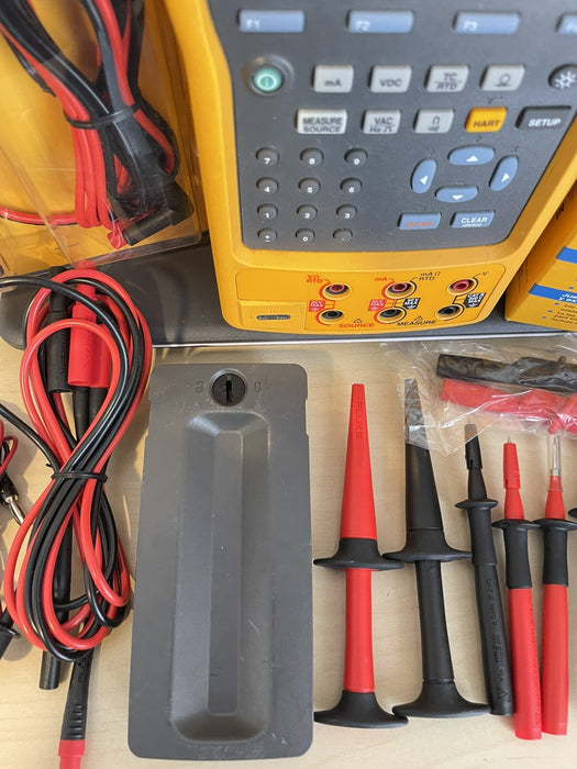 Fluke 754 Documenting Process Calibrator with HART Communication W/ NÉW TL220