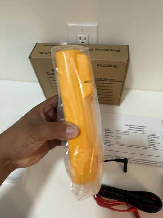 FLUKE 715 VOLT/MA CALIBRATOR (NEW FACTORY SEALED)CALIBRATED 2024 - FREE SHIPPING