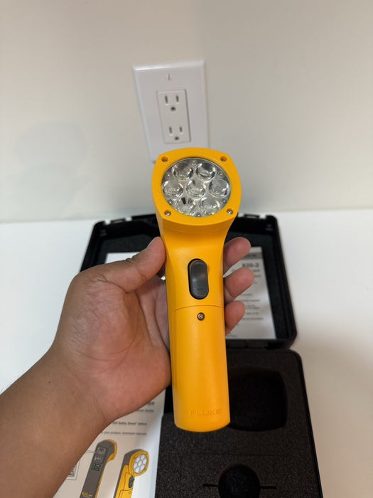 FLUKE 820-2 LED STROBOSCOPE W/ CASE & ACCESSORIES (NEW) SHIPS FREE