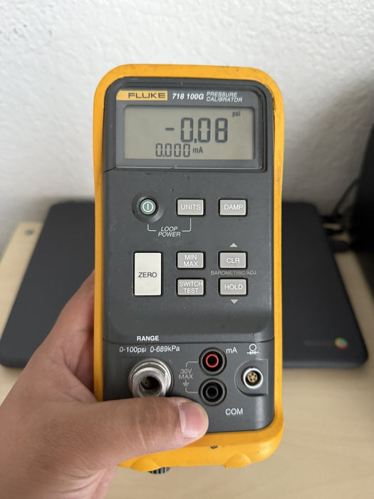 FLUKE 718 100G PRESSURE CALIBRATOR (PARTS ONLY) FOR PARTS DOESN’T WORK