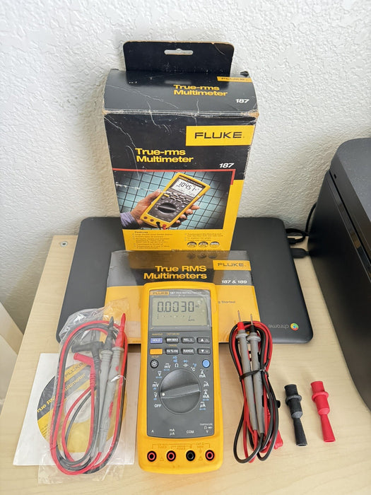 FLUKE  187 TRUE RMS MULTI METER W/LEADS & CALIBRATION CERTIFICATE- FREE SHIPPING
