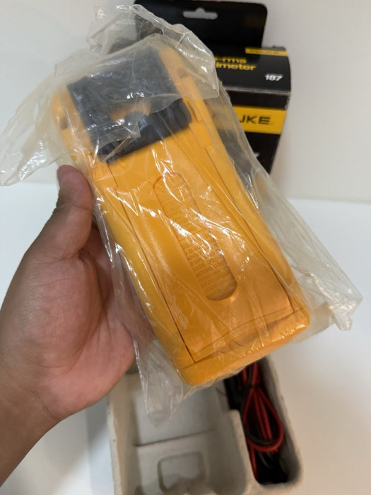 FLUKE 187 TRUE RMS MULTIMETER W/ LEADS (NEW FACTORY SEALED) FREE SHIPPING