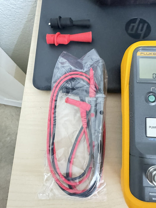 FLUKE 719-100G PRESSURE CALIBRATOR W/ BAG & LEADS - FREE SHIPPING