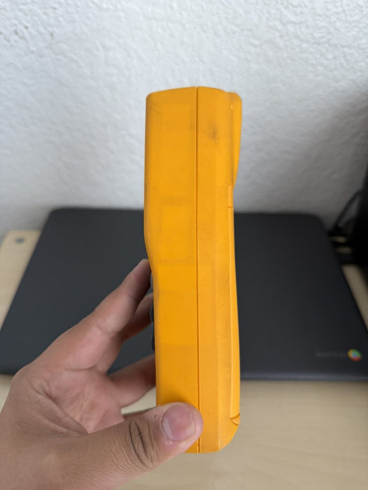 FLUKE 714B THERMOCOUPLE TEMPERATURE CALIBRATOR (PARTS ONLY) DOESNT WORK