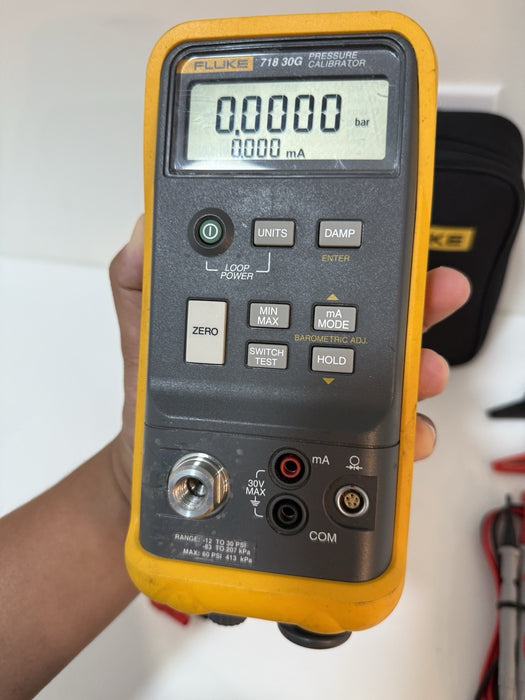 FLUKE 718 30G PRESSURE CALIBRATOR W/ ACCESSORIES (TESTED) SHIPS FREE
