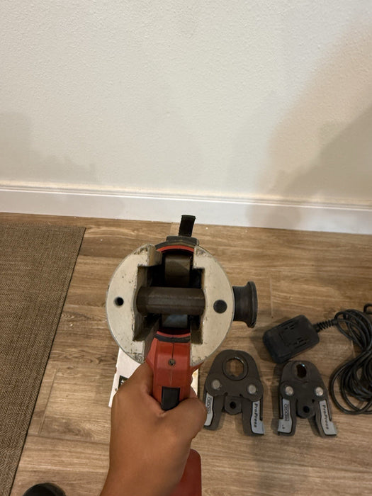 RIDGID RP 340 PRESS TOOL WITH BATTERY & 2 JAWS (TESTED) FREE SHIPPING