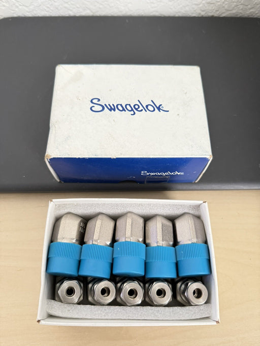 1 - Swagelok Elbow Connector Fitting, 1/4" Tube x 1/2" Male NPT,  SS-400-2-8