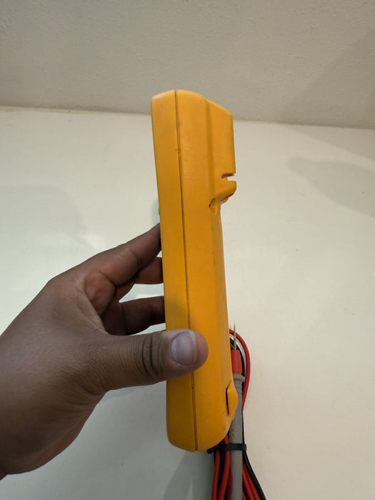 FLUKE 77-IV MULTIMETER W / LEAD SET (PARTS ONLY) FOR PARTS