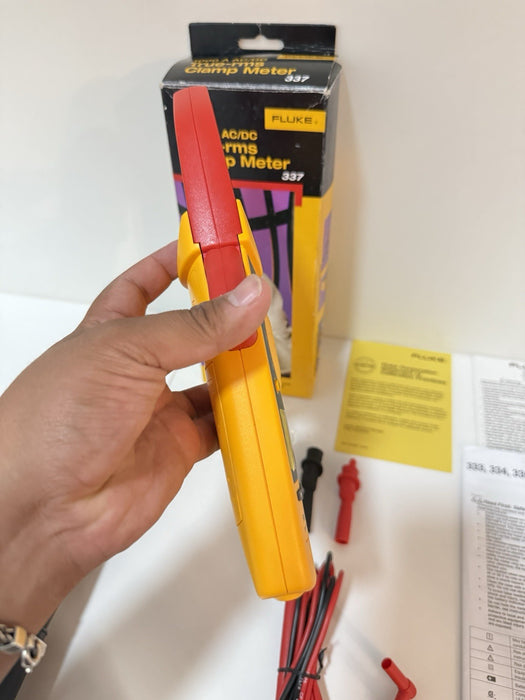 FLUKE 337 TRUE RMS CLAMP METER (NEW FACTORY SEALED) SHIPS FAST (RARE)