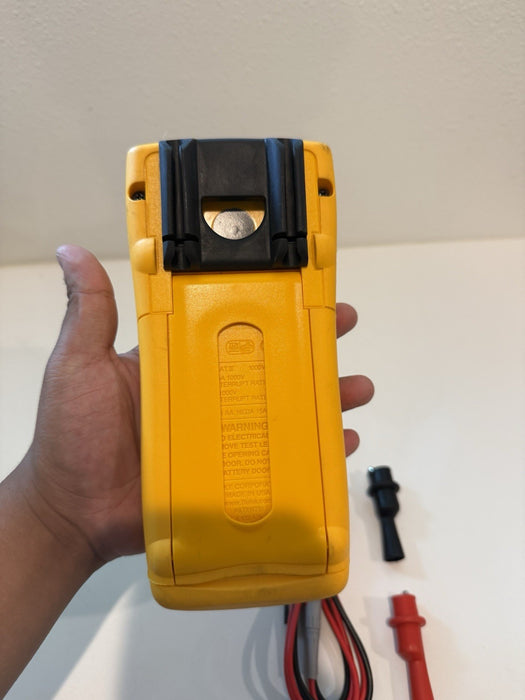 FLUKE 189 TRUE RMS MULTIMETER W/ LEADS & CLIPS - SHIPS FAST