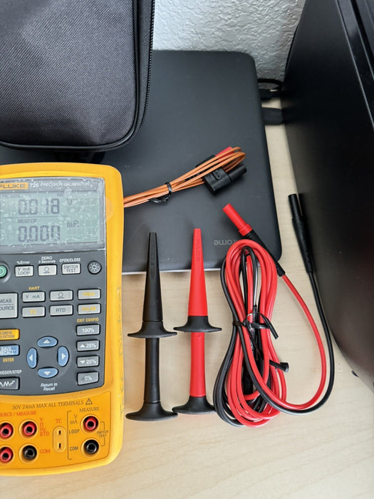 Fluke 726 Precision Multifunction Process Calibrator /W NEW LEADS & BAG & CLIPS