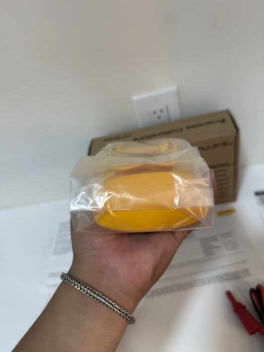 FLUKE 712 RTD CALIBRATOR (NEW FACTORY SEALED) SHIPS FAST - FREE SHIPPING (RARE)