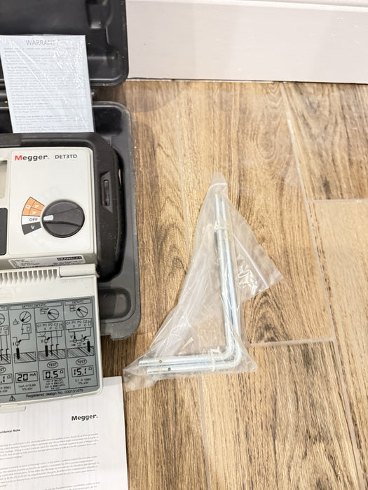 MEGGER DET3TD EARTH TESTER W/ACCESSORIES & CASE (TESTED) SHIPS FAST